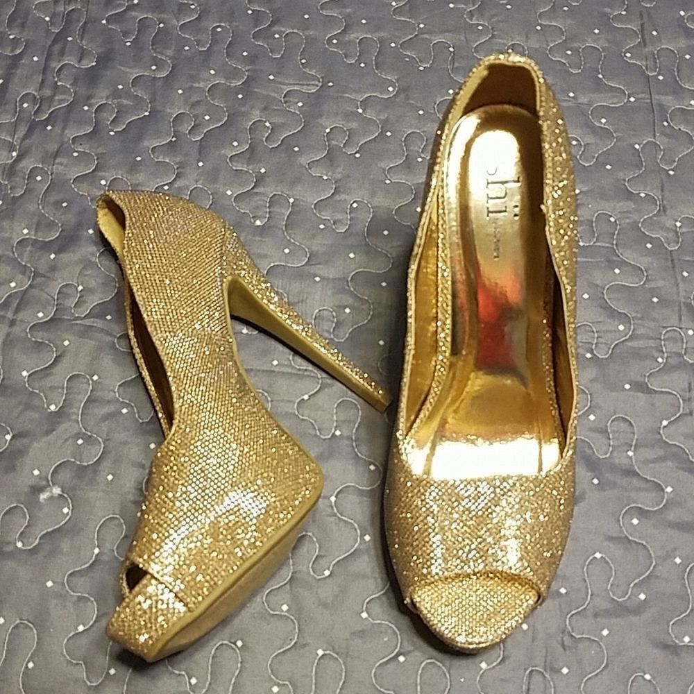 Shi by Journey gold platform heels size 10